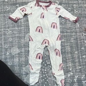 Kyte baby Mulberry rainbow zippered onesie 0-3